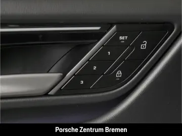 PORSCHE Macan 4