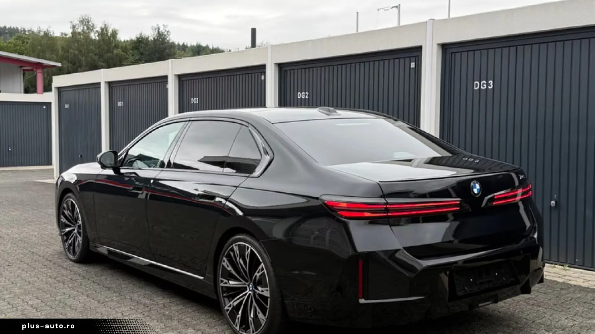 BMW 740i xDrive B&W Kristal TV SkyL Full