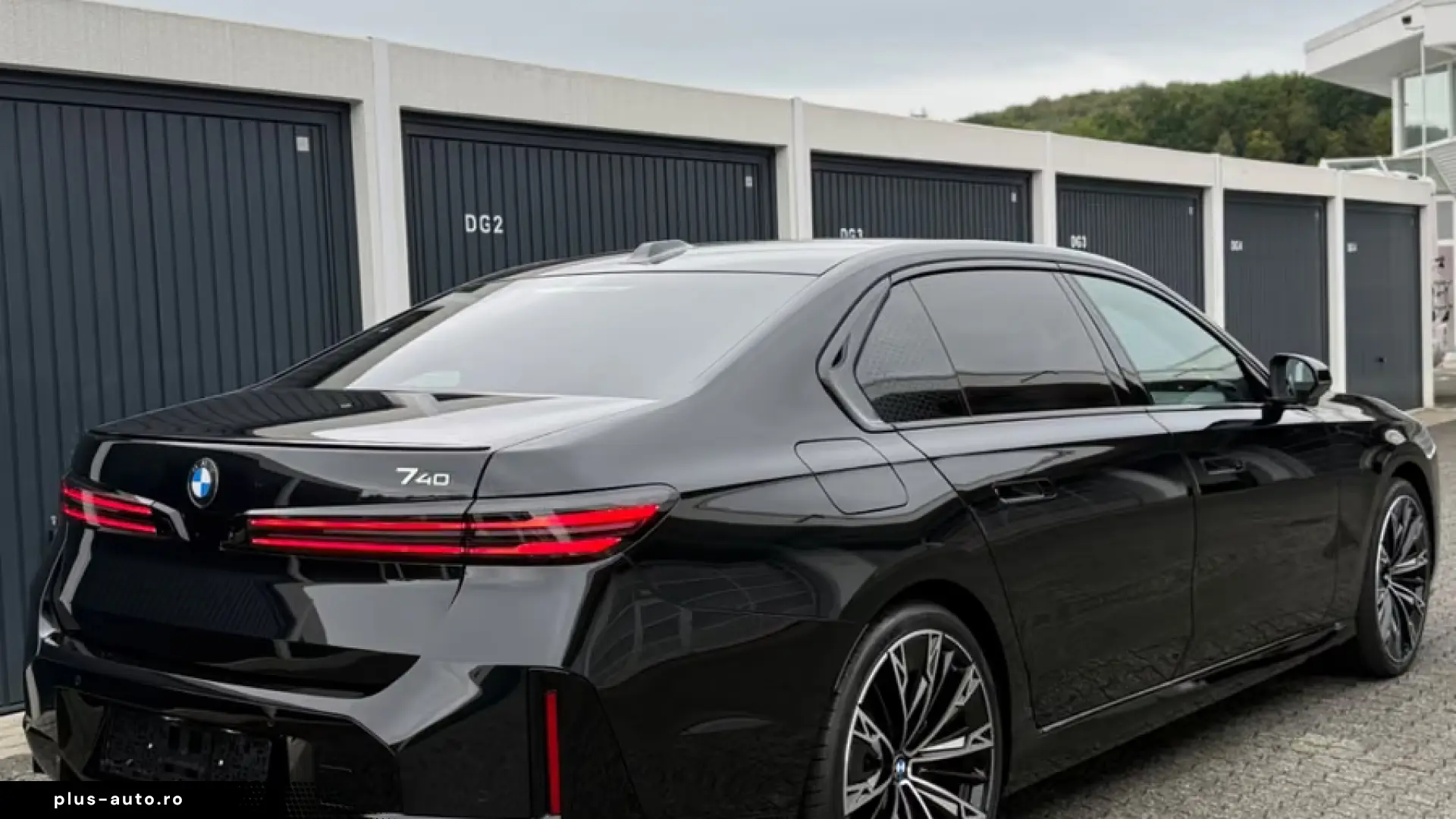 BMW 740i xDrive B&W Kristal TV SkyL Full