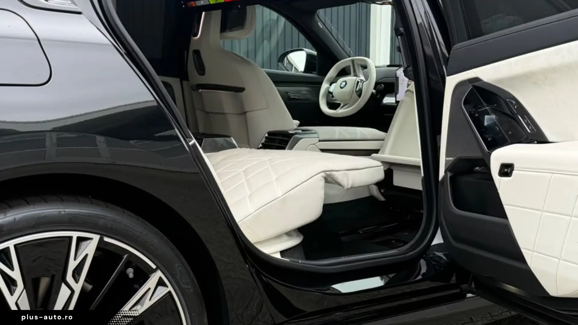 BMW 740i xDrive B&W Kristal TV SkyL Full