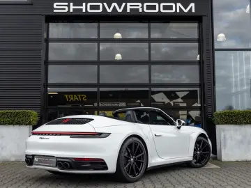 PORSCHE 992 Cabrio 992 3.0 Carrera  385 PK