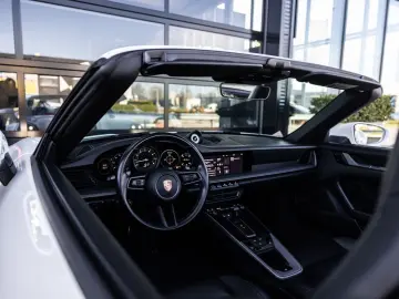 PORSCHE 992 Cabrio 992 3.0 Carrera  385 PK