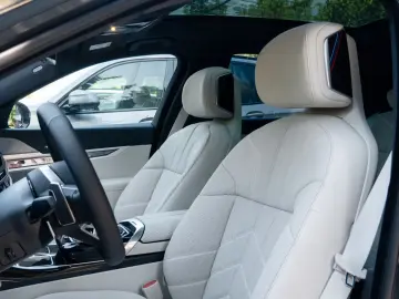 BMW 740d M PRO.MASSAGE.SKY.CRISTAL.INDIVIDUAL5 100