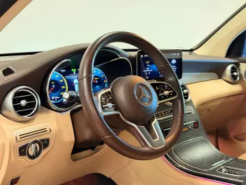 MERCEDES-BENZ GLC 300de 4Matic ACC Matrix Pano Ambilight