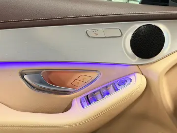 MERCEDES-BENZ GLC 300de 4Matic ACC Matrix Pano Ambilight