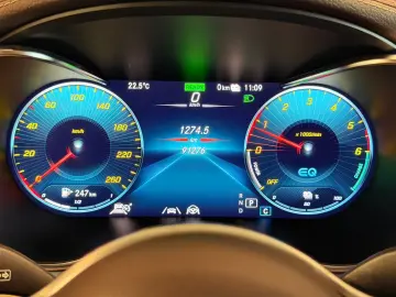 MERCEDES-BENZ GLC 300de 4Matic ACC Matrix Pano Ambilight