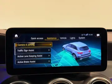 MERCEDES-BENZ GLC 300de 4Matic ACC Matrix Pano Ambilight