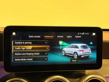 MERCEDES-BENZ GLC 300de 4Matic ACC Matrix Pano Ambilight