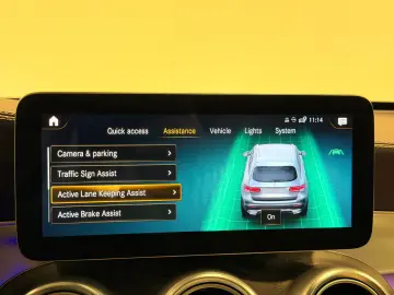 MERCEDES-BENZ GLC 300de 4Matic ACC Matrix Pano Ambilight