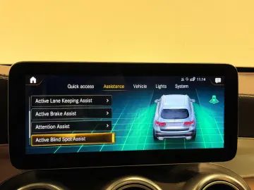 MERCEDES-BENZ GLC 300de 4Matic ACC Matrix Pano Ambilight
