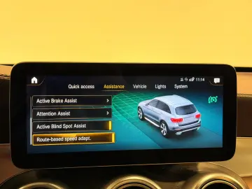 MERCEDES-BENZ GLC 300de 4Matic ACC Matrix Pano Ambilight