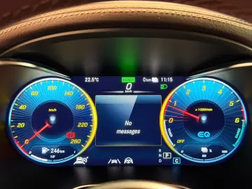 MERCEDES-BENZ GLC 300de 4Matic ACC Matrix Pano Ambilight