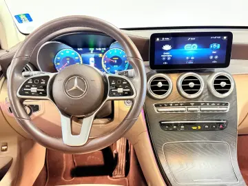 MERCEDES-BENZ GLC 300de 4Matic ACC Matrix Pano Ambilight