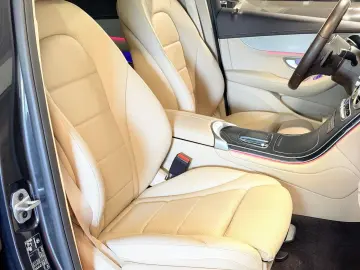 MERCEDES-BENZ GLC 300de 4Matic ACC Matrix Pano Ambilight
