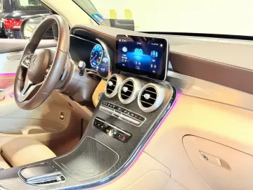 MERCEDES-BENZ GLC 300de 4Matic ACC Matrix Pano Ambilight