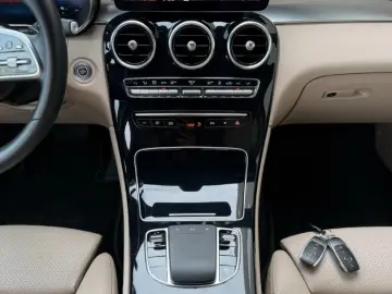 MERCEDES-BENZ GLC 300 DE 4MATIC Coupé PHEV Leder LED Kamera