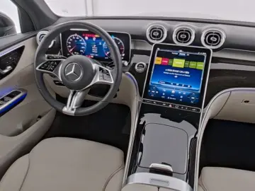 MERCEDES-BENZ GLC 220 d 4M Avantgarde LED 360 Pano AHK Distr