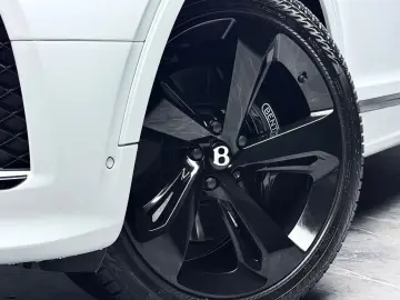 BENTLEY Bentayga V8 EWB BLACKLINE PANO NAIM 22  FULL PPF