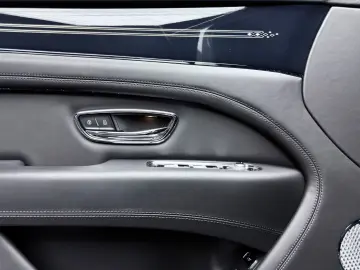 BENTLEY Bentayga V8 EWB BLACKLINE PANO NAIM 22  FULL PPF