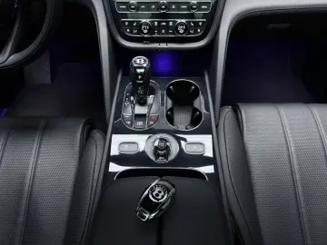 BENTLEY Bentayga V8 EWB BLACKLINE PANO NAIM 22  FULL PPF