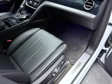 BENTLEY Bentayga V8 EWB BLACKLINE PANO NAIM 22  FULL PPF