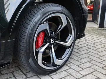 BENTLEY Bentayga S 4.0 V8   Mulliner  Naim Audio  Carbon