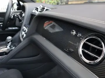 BENTLEY Bentayga S 4.0 V8   Mulliner  Naim Audio  Carbon