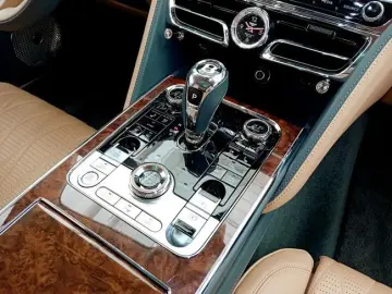 BENTLEY Flying Spur Azure V8