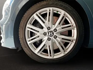 BENTLEY Flying Spur Azure V8