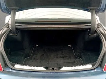 BENTLEY Flying Spur Azure V8