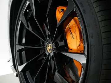 LAMBORGHINI Urus S MY23   Carbon Int   B&O