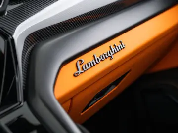 LAMBORGHINI Urus S MY23   Carbon Int   B&O