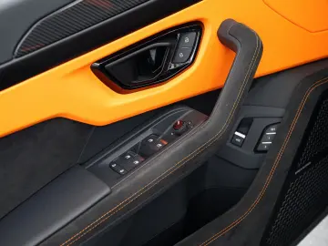 LAMBORGHINI Urus S MY23   Carbon Int   B&O