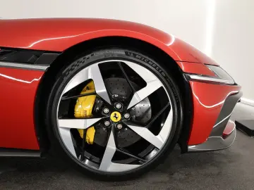 FERRARI 12Cilindri   Rosso Imola   Ferrari Approved
