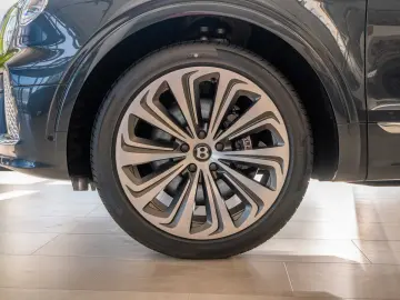 Bentley Bentayga Atelier   MY25