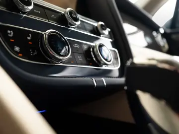 Bentley Bentayga Atelier   MY25