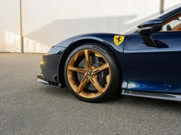 FERRARI SF90 Spider - Blu Montreal - Full option - Lift