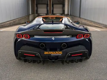 FERRARI SF90 Spider - Blu Montreal - Full option - Lift