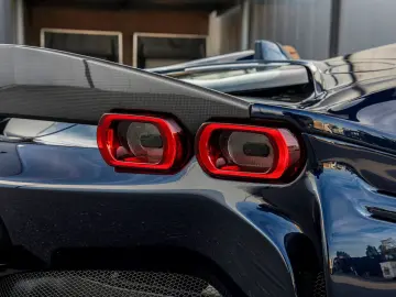 FERRARI SF90 Spider - Blu Montreal - Full option - Lift