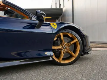 FERRARI SF90 Spider - Blu Montreal - Full option - Lift