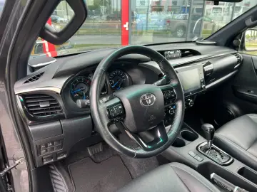 TOYOTA Hilux 2.8 D-4D 4x4 Double Invincible  ROLL