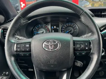 TOYOTA Hilux 2.8 D-4D 4x4 Double Invincible  ROLL