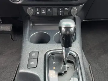 TOYOTA Hilux 2.8 D-4D 4x4 Double Invincible  ROLL