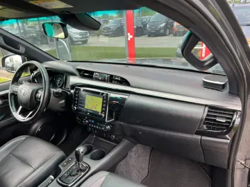 TOYOTA Hilux 2.8 D-4D 4x4 Double Invincible  ROLL