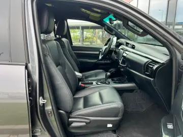 TOYOTA Hilux 2.8 D-4D 4x4 Double Invincible  ROLL