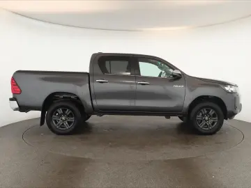 TOYOTA Hilux Double Cab 2.8 4x4 Comfort Nav ACC Kam AHK