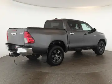 TOYOTA Hilux Double Cab 2.8 4x4 Comfort Nav ACC Kam AHK
