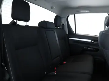 TOYOTA Hilux Double Cab 2.8 4x4 Comfort Nav ACC Kam AHK