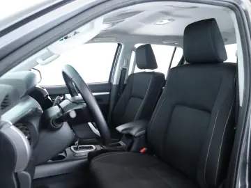 TOYOTA Hilux Double Cab 2.8 4x4 Comfort Nav ACC Kam AHK