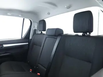 TOYOTA Hilux Double Cab 2.8 4x4 Comfort Nav ACC Kam AHK